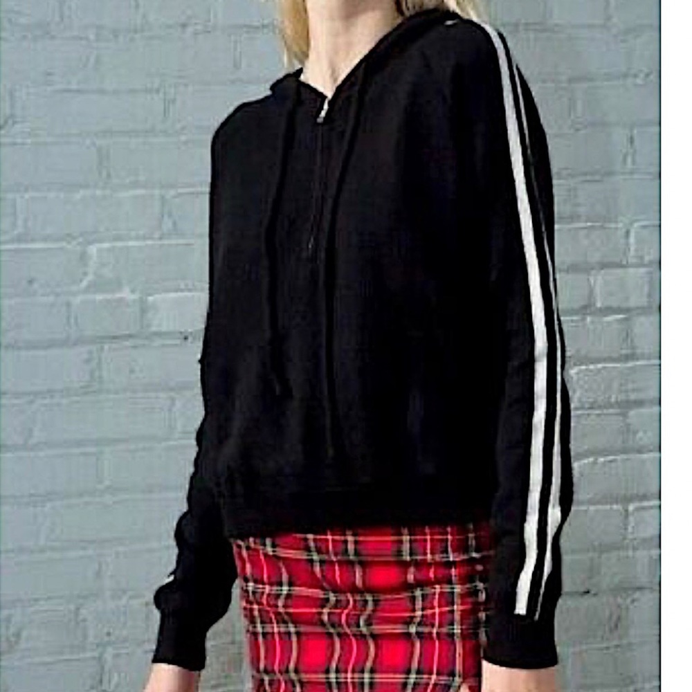 Brandy Melville • Black Hoodie Sweater